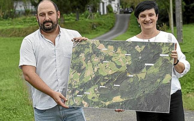 Representantes municipales muestran un plano del proyecto. | FOTO: N.G. Representantes municipales muestran un plano del proyecto. | FOTO: N.G.