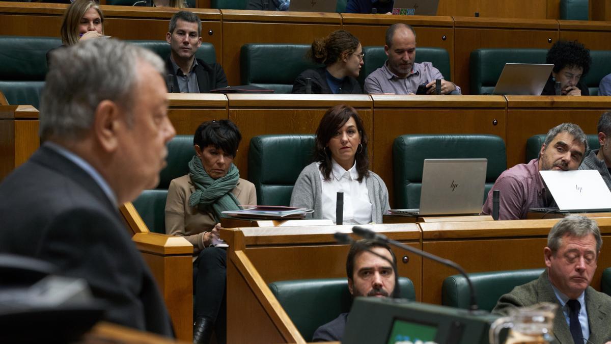 El consejero de Economía y Hacienda, Pedro Azpiazu, durante el pleno del parlamento vasco en el que se votarán las enmiendas a la totalidad a los Presupuestos vascos.