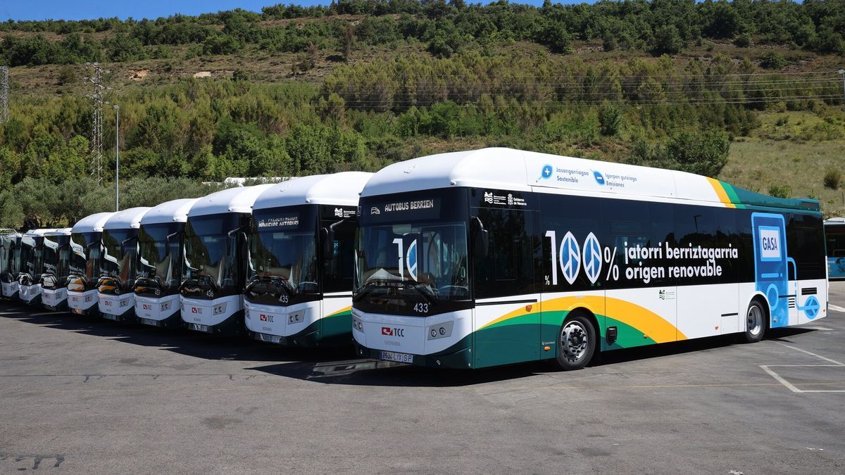 Presentación de los nuevos autobuses del Transporte Urbano Comarcal que próximamente entrarán en servicio