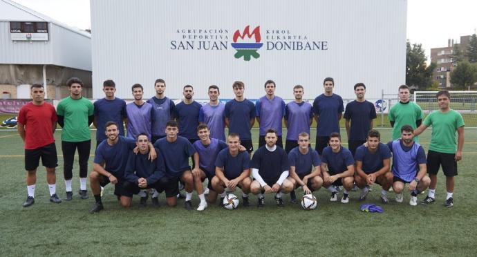 La plantilla del San Juan posa en un entrenamiento.