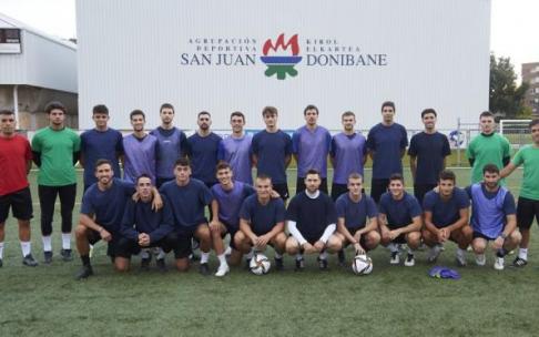 La plantilla del San Juan posa en un entrenamiento. La plantilla del San Juan posa en un entrenamiento.