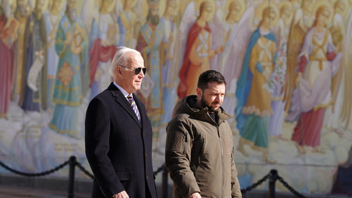 Biden y Zelenski, durante un encuentro en la capital ucraniana.