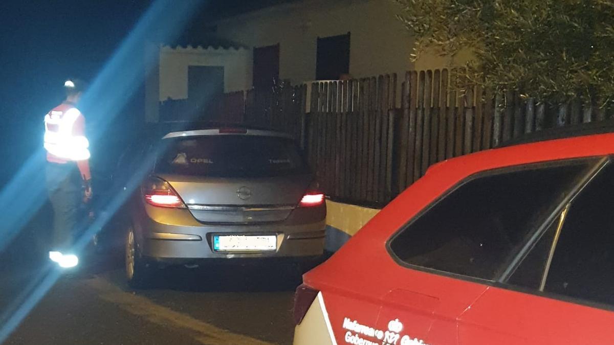 Uno de los agentes de Policía Foral que han intervenido en el control la pasada noche.