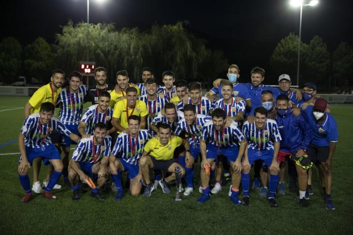 La plantilla del Izarra celebra la consecución de la fase autonómica de la Copa RFEF