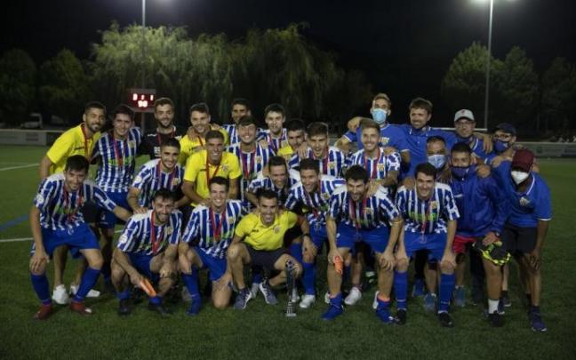 La plantilla del Izarra celebra la consecución de la fase autonómica de la Copa RFEF La plantilla del Izarra celebra la consecución de la fase autonómica de la Copa RFEF