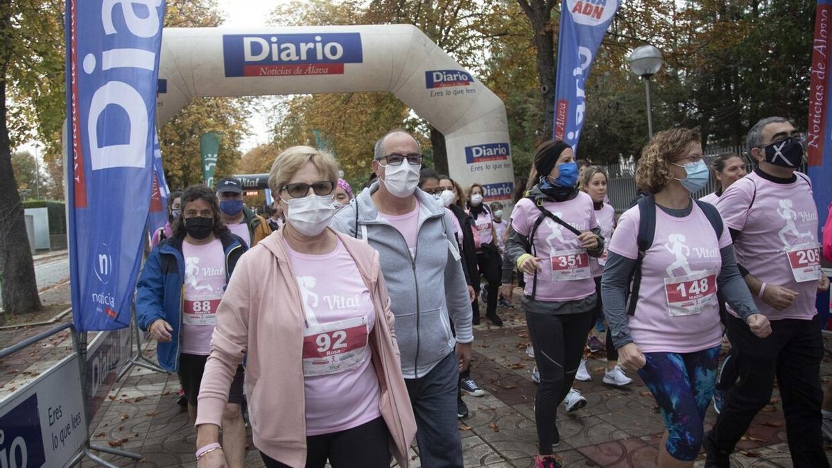 Participantes en una edición anterior de la carrera de Asamma.