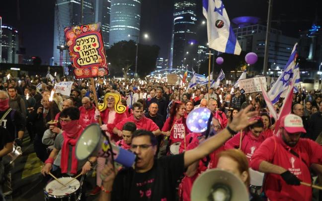 Una imagen de la masiva manifestación por el centro de Tel Aviv