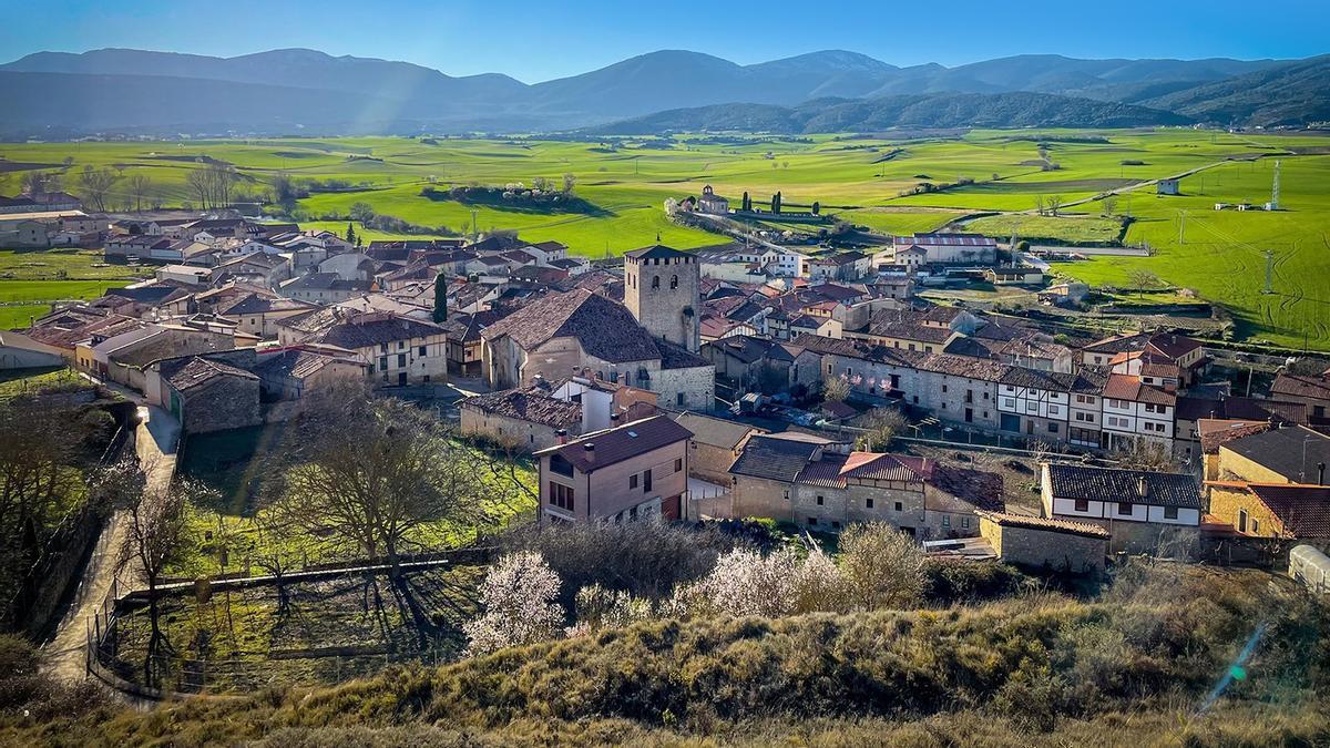 Vista general del peque&ntilde;o pero coqueto pueblo &ldquo;m&aacute;s bonito&rdquo; de la comunidad de Castilla y Le&oacute;n.