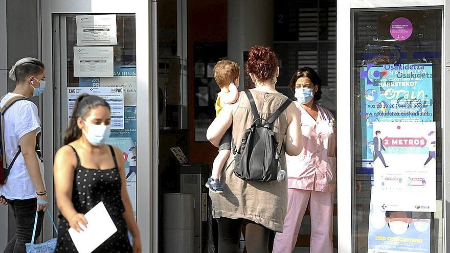 La situación que atraviesan los centros de salud será una de las asignaturas del nuevo curso político. | FOTO: JOSÉ MARI MARTÍNEZ