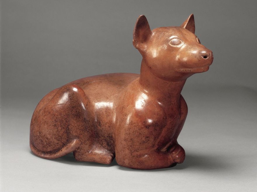 Estatua azteca de un perro.