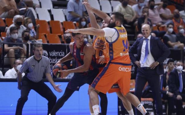 Dusko Ivanovic observa a Baldwin, durante el encuentro ante el Valencia Dusko Ivanovic observa a Baldwin, durante el encuentro ante el Valencia