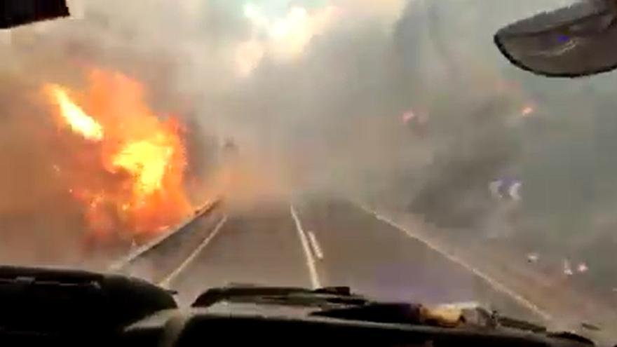 Espectacular pasillo de fuego en Balmaseda