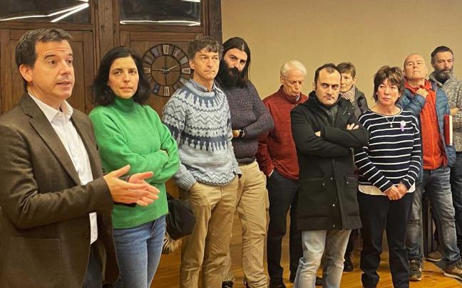 El consejero Irujo y la directora general Itoiz durante su intervención en el encuentro. El consejero Irujo y la directora general Itoiz durante su intervención en el encuentro.