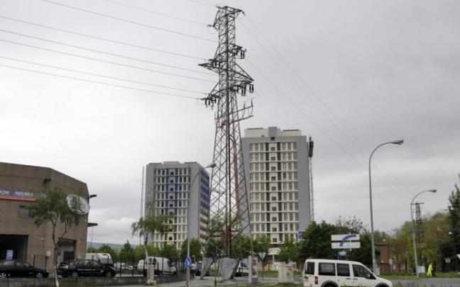 Torre de alta tensión situada junto al bar Venta de la Estrella.