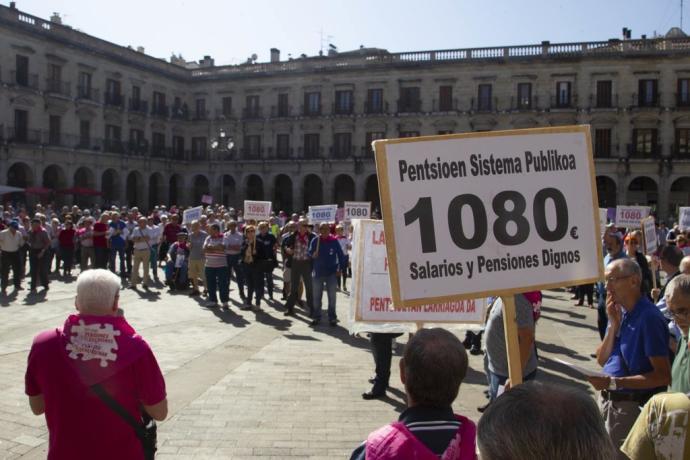 Protesta de los pensionistas alaveses en Vitoria.