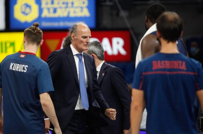 Ivanovic, pensativo durante el duelo contra el Fuenlabrada