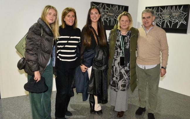 El Palacio Euskalduna ofrece sendas exposiciones de Elixabete Mendibe y la internacional Esther Pizarro