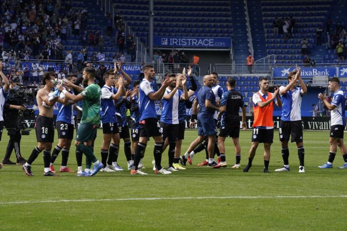 La plantilla albiazul celebra una victoria esta campaña