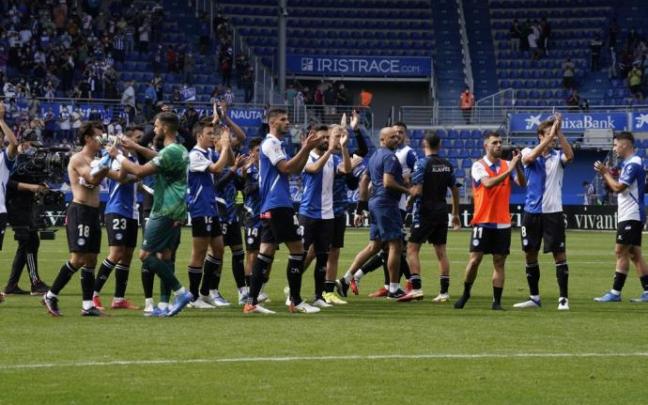 La plantilla albiazul celebra una victoria esta campaña