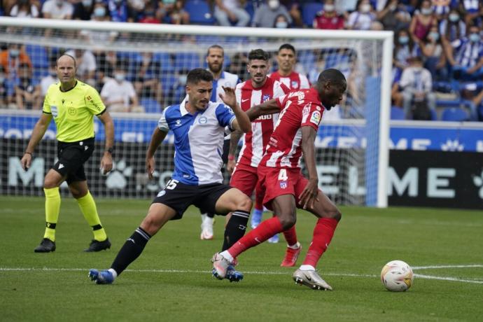 Toni Moya, durante el último Alavés-Atlético en Mendizorroza.