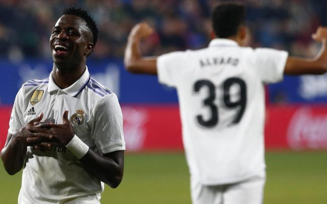 Vinicius celebra un gol del Real Madrid