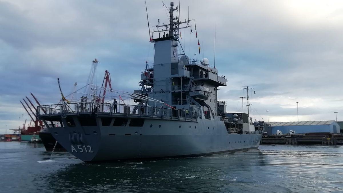 Uno de los barcos de la OTAN en el Puerto de Bilbao