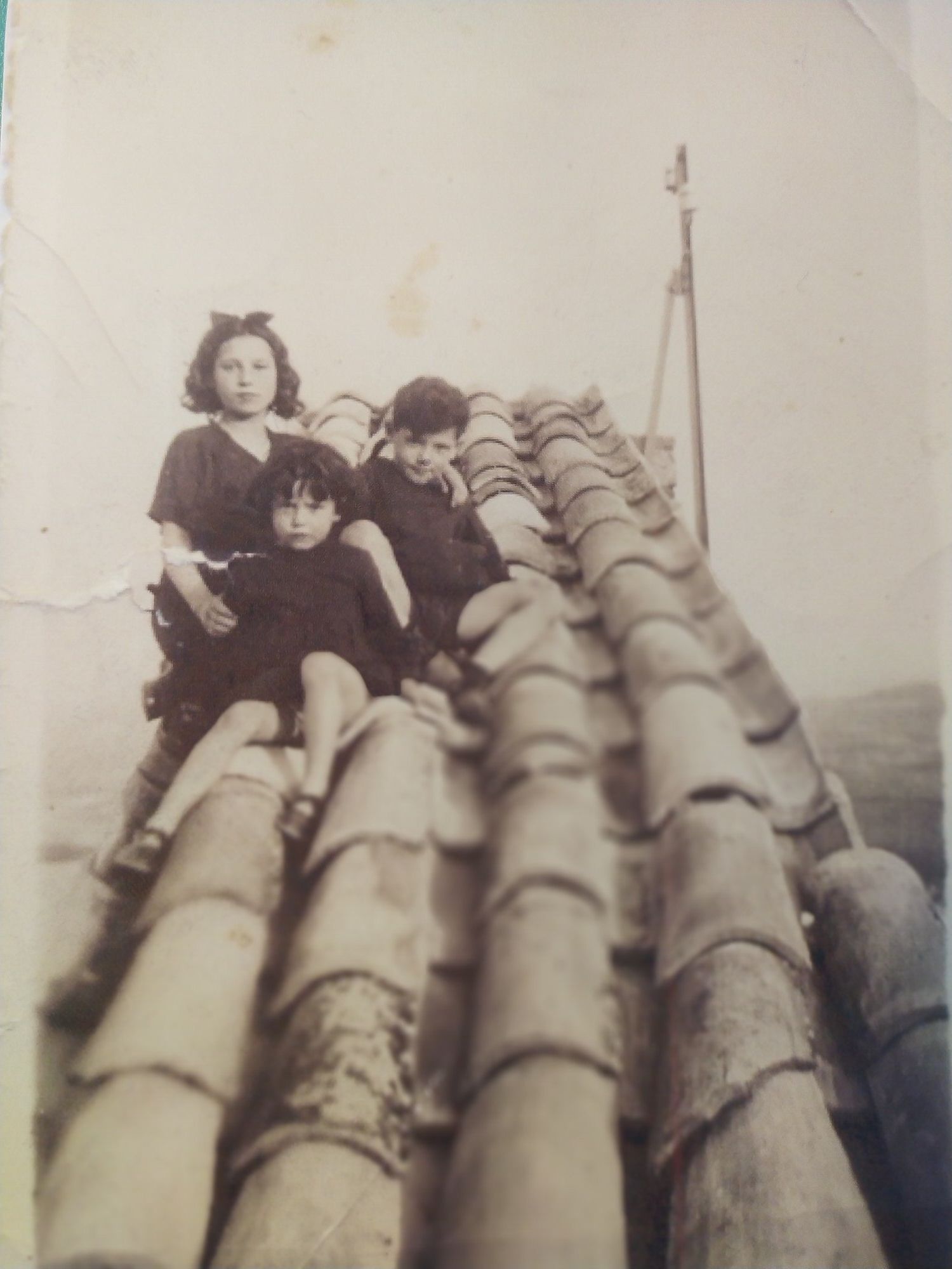 Sus hijos Esther, Carmen y Félix, de luto.