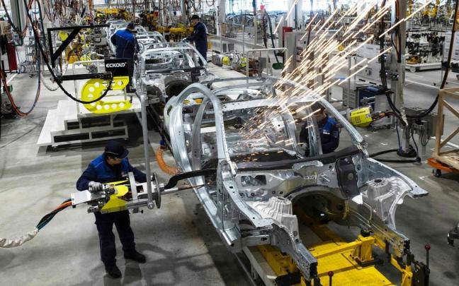 Un trabajador del sector de la automoci&oacute;n.