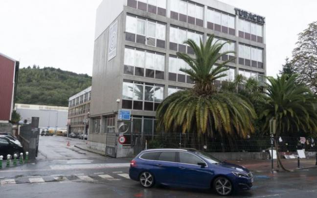 Entrada a una de las plantas de Tubacex en el valle de Ayala.