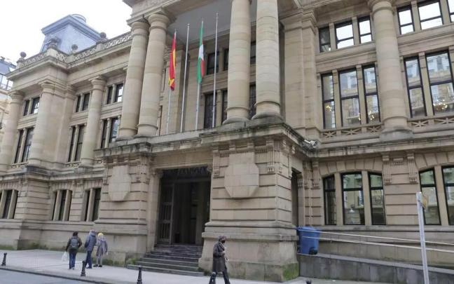 Fachada de la Audiencia de Gipuzkoa.