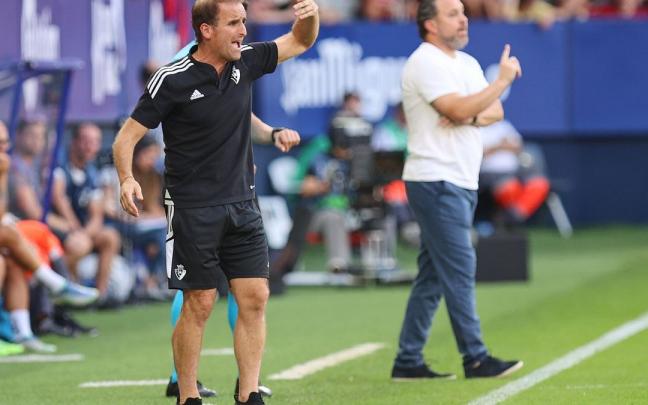 Jagoba da órdenes a sus jugadores