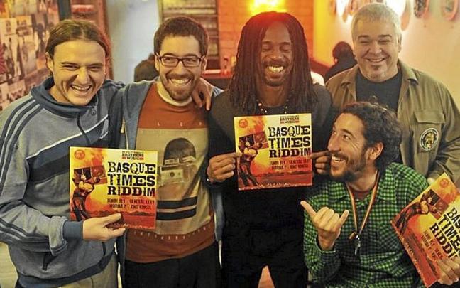 Revolutionary Brothers diskoaren aurkezpenean. | ARGAZKIA: RUBEN PLAZA