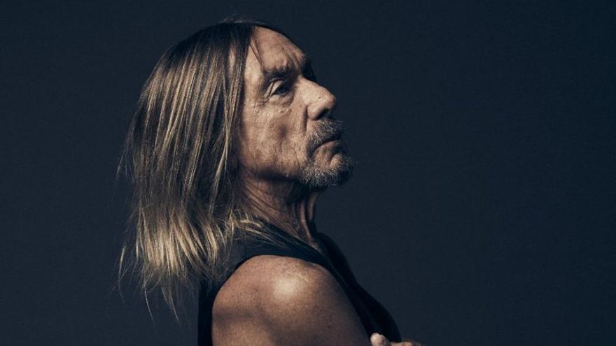 El septuagenario rockero, que se acompa&ntilde;a de miembros de Guns & Roses, Jane&rsquo;s Addiction y Red Hot Chili Peppers.