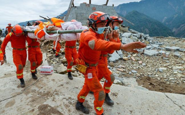 Equipos de rescate actuando tras un terremoto en China (archivo). Equipos de rescate actuando tras un terremoto en China (archivo).