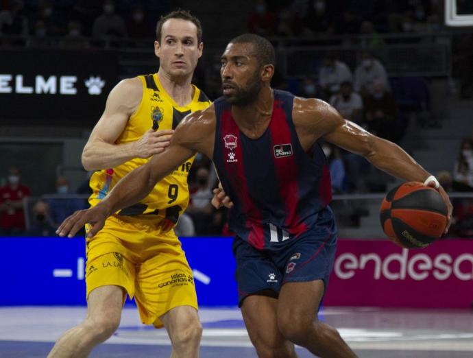 Huertas defiende a Granger en el partido del pasado domingo.