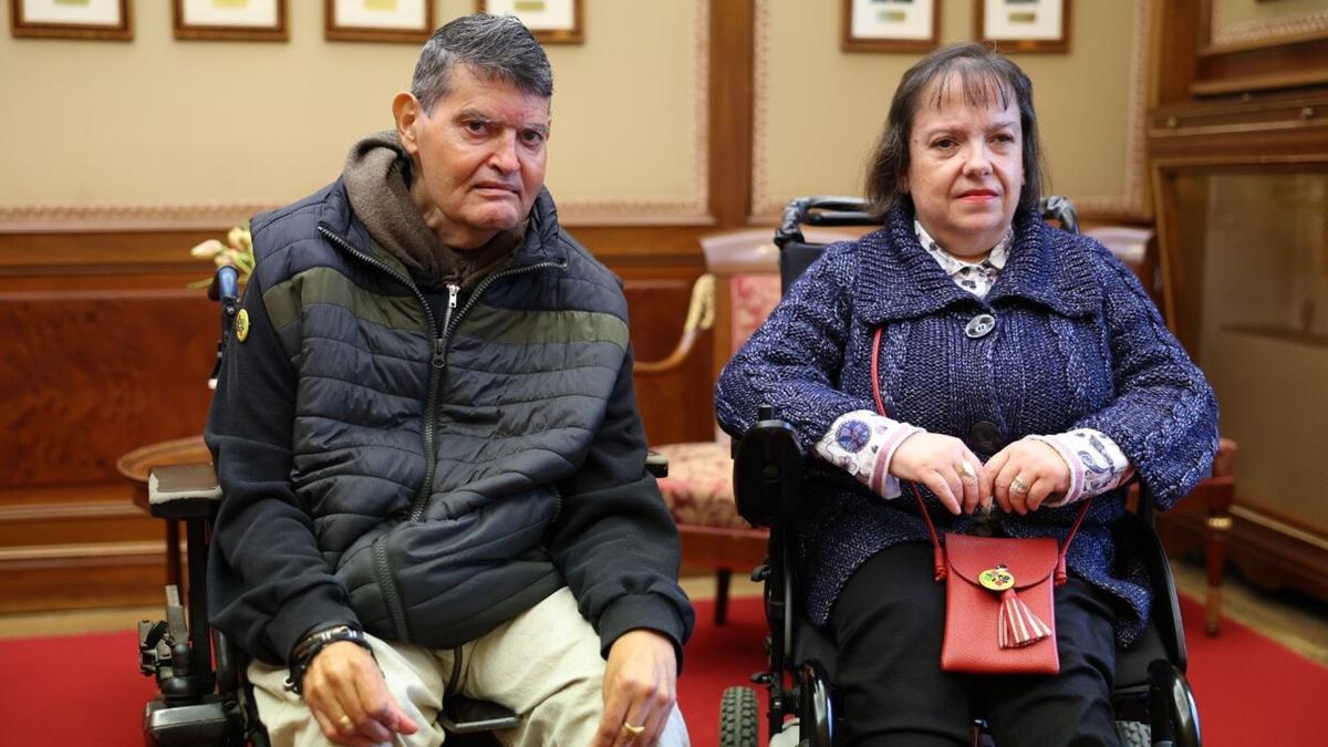 Santiago Rodríguez Santa Cruz y Antonia Gómez Hervás, de ACODIFNA.