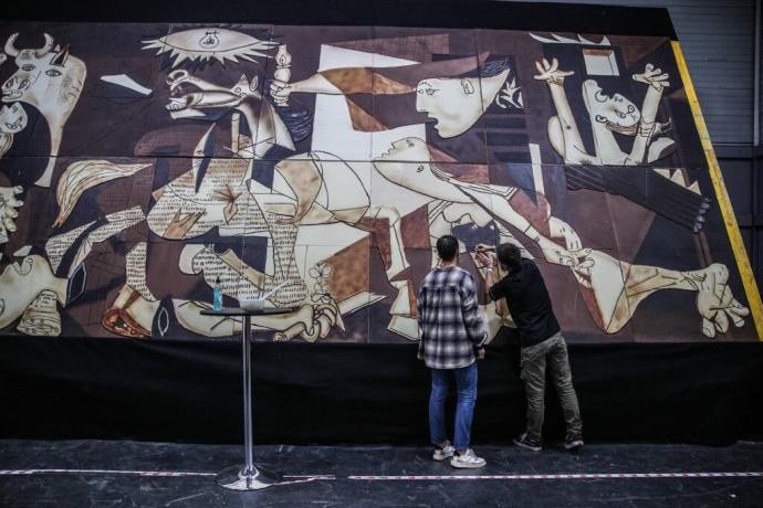 El 'Guernica' a su paso por Francia.