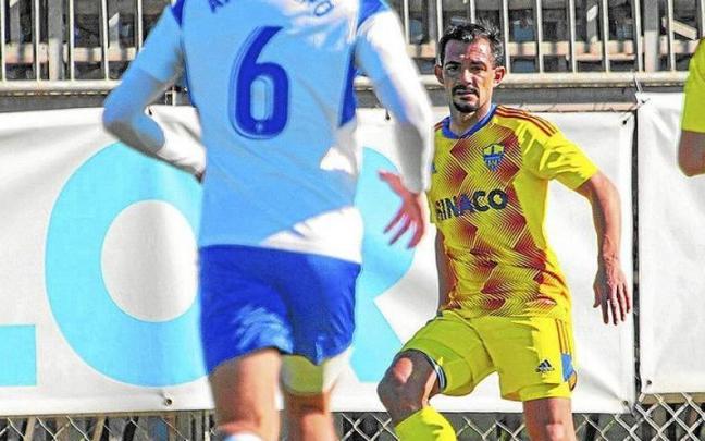Óscar Rubio, durante el último choque entre el Lleida y el Zaragoza B. Óscar Rubio, durante el último choque entre el Lleida y el Zaragoza B.