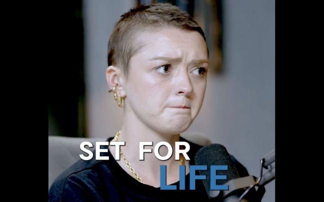 Maisie Williams revela su dura infancia en el podcast de Steve Bartlett. Maisie Williams revela su dura infancia en el podcast de Steve Bartlett.