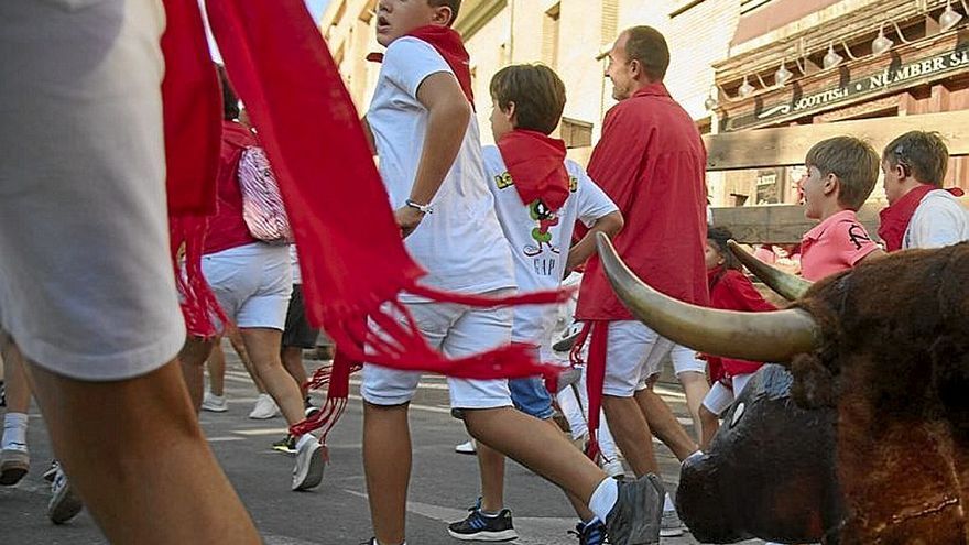 Los más atrevidos corren sin los padres y junto a las astas.