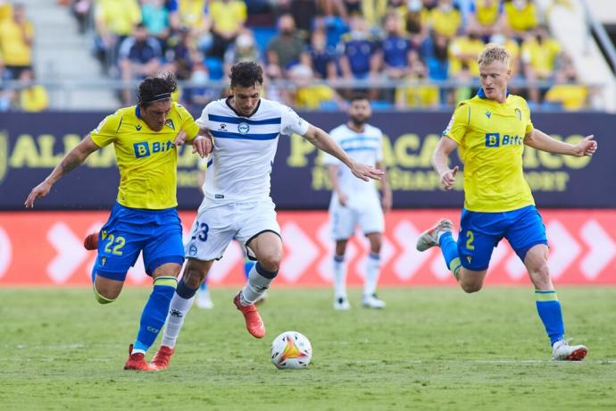Ximo Navarro, durante el último partido entre el Cádiz y el Alavés en el Nuevo Mirandilla.