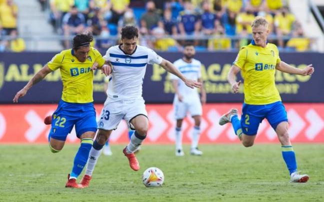 Ximo Navarro, durante el último partido entre el Cádiz y el Alavés en el Nuevo Mirandilla.
