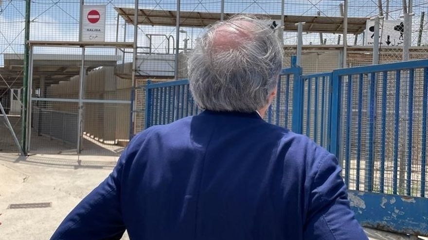 El Defensor del Pueblo visita la valla de Melilla.