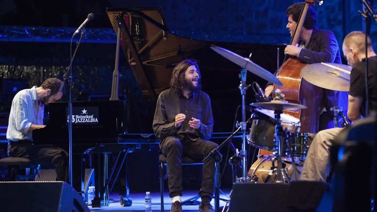 Salvador Sobral en un concierto en la plaza de la Trinidad, en la edición de 2018 del Jazzaldia