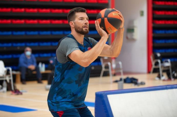 Alec Peters, durante el entrenamiento