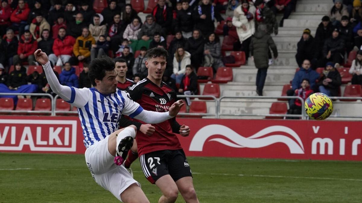 Jason remata a portería y pone el empate ante el Mirandés tras su meritoria acrobacia