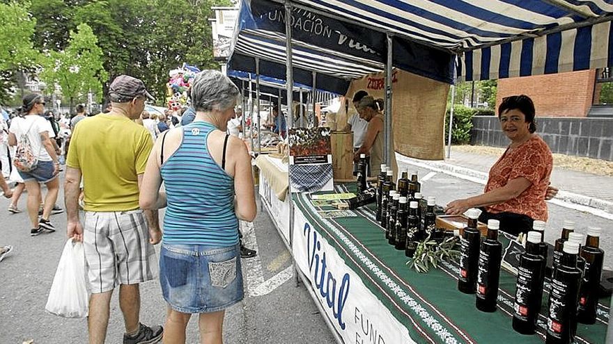 Santiagoko Azokak 40 postu baino gehiago bildu ditu animali desberdinekin