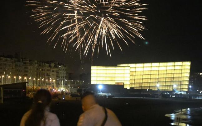 Una imagen de los fuegos de la noche del 15 de agosto, cuando se sacó la imagen vencedora Una imagen de los fuegos de la noche del 15 de agosto, cuando se sacó la imagen vencedora