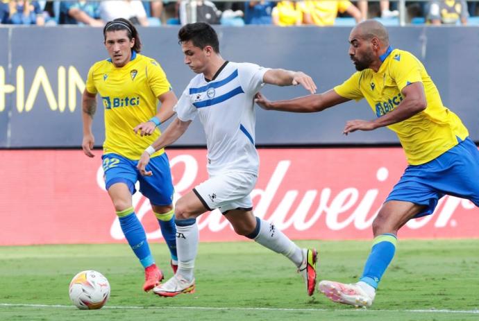 Manu García supera a Fali en la visita del Alavés al Nuevo Mirandilla.