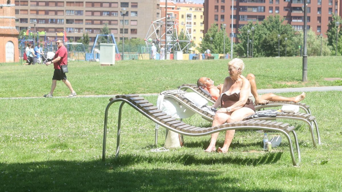 El parque Etxebarria convertido en toda una playa verde